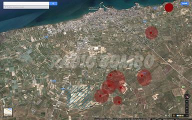 Trani brucia, in mattinata la cava dalla quale fuoriescono fumi sarà coperta. Le foto della 