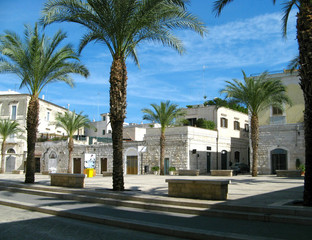 Trani e quelle notizie da città in degrado: ennesima rissa in piazza Teatro