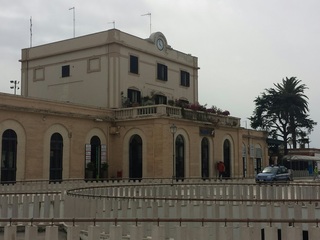 Investimento mortale a Giovinazzo, disagi anche a Trani per i ritardi sulla linea ferroviaria Bari-Foggia