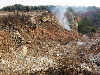 Trani e la cava dei veleni, riunione in Prefettura: previsto oggi lo spegnimento del fuoco
