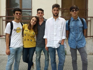 Maturità 2015, clima disteso e candidati soddisfatti dopo la prima prova: più Calvino al Classico, più «social» allo Scientifico