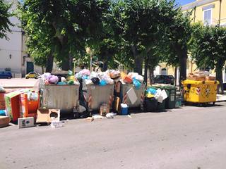 Foggia ferma i nostri camion: incipiente emergenza rifiuti per le strade di Trani e della Bat. Il motivo, una presunta incongruenza nell'ordinanza di Vendola