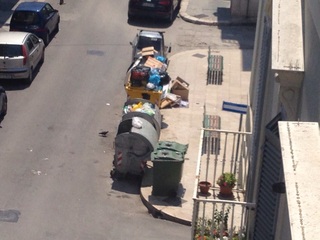 Rifiuti, Bottaro: «Emergenza gestita, ma non ancora superata. Trani ritornerà alla normalità martedì»