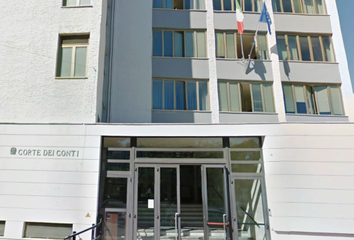 Trani all'esame della Corte dei conti, ben tredici i rilievi da chiarire. Tutti i documenti sul sito del Comune