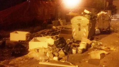 FOTO. L'isola ecologica di Trani assediata dai rifiuti: ecco cosa vi abbandonano la notte