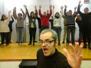 «Ma buongiorno Trani!»: senza soldi, il Giullare si reinventa con il «corto teatro». E Colonna porta in scena tutti gli ospiti del Jobel