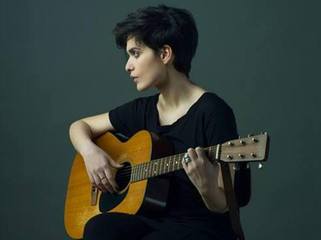 Radiobombo, in SpazioIntervista torna Erica Mou dopo un anno e presenta Ho scelto te