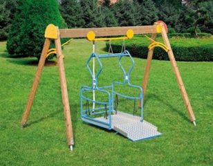 La giostra per diversamente abili prende forma: fondi raccolti e, a breve, collocazione nel parco giochi della villa di Trani