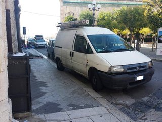 Piazza Plebiscito, ambulanti in anticipo ed è già caos. Date sempre uguali, ma ogni volta è emergenza