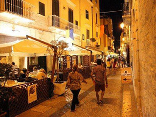 Controlli e sanzioni nel centro storico di Trani, Confesercenti e Confcommercio non ci stanno: «Lavorare per soluzioni a lungo termine. Il resto è propaganda»