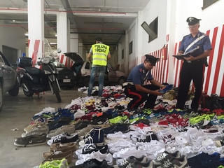 Mercato di Trani, abusivo scoperto e bloccato in auto da un carabiniere prima della fuga: avrebbe potuto falciare i passanti. Il bilancio dei controlli