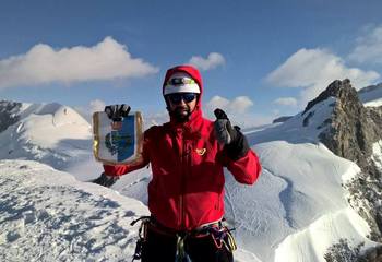 Il sogno dell'«alpinista di mare» Angelo Nigretti s'avvera: porta lo stemma di Trani a 4215 metri di altezza, sulla vetta del Monte Rosa
