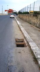 Via Papa Giovanni XXIII, tombini a ruba: la sicurezza di tutti messa a rischio per quattro soldi