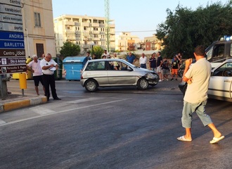 Incidente fra via Superga e via Di Francia: due feriti, auto seriamente danneggiate