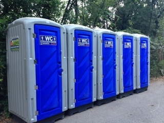 Festa patronale di Trani, nulla scappa: aperti fino a tardi i servizi di villa e Colonna. Ed arrivano nove bagni chimici