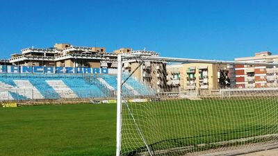 L'«erba di casa mia» mai così verde: al Comunale, cerchi il Trani e trovi un terreno di gioco sorprendente