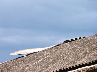 Amianto in via Finanzieri, dopo tre anni e mezzo nulla è cambiato. Barresi (Emiliano): «Trani deve riprendersi i soldi dalla Regione per le urgenti bonifiche»