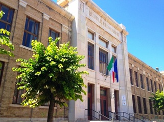 Nuovo anno scolastico, a Trani rivoluzione al De Amicis: soppresso il rientro pomeridiano, ogni giorno venticinque minuti in più di lezione