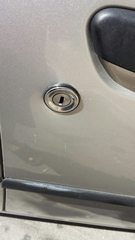 Auto sventrata in piena festa patronale, lo sfogo del proprietario: «Quanto sono tutelati i cittadini di Trani?»