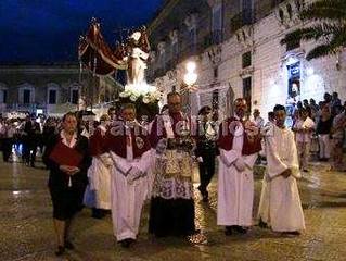 Festa patronale di Trani, immagini e suoni finali. E Serena Brancale ricanta «Galleggiare» ispirandosi a Crystal Waters