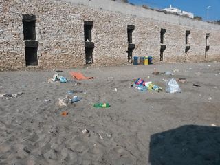 Trani, sporcizia in zona Matinelle: dopo la segnalazione alla Polizia Locale interviene l'Amiu