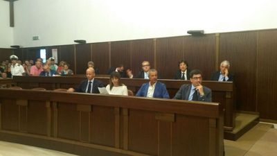 «Altro che discontinuità, ecco il nuovo Gattopardo. Ora i cittadini vi vedono senza maschera», nota dei consiglieri Lapi, Corrado e Florio