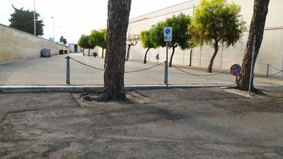 Cimitero di Trani: l'accessibilità non è di casa. La proposta di un cittadino: navetta all'interno?