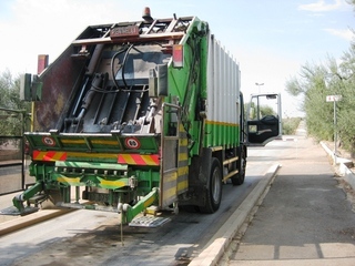 Amiu Trani, il danno e la beffa: i debitori non pagano e la Regione le notifica un avviso di accertamento da 700mila euro