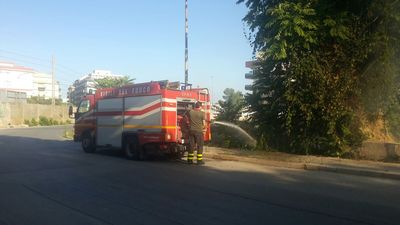 Trani, in fiamme terreno nei pressi della Madonna dell'Apparizione: tempestivo intervento dei vigili del fuoco