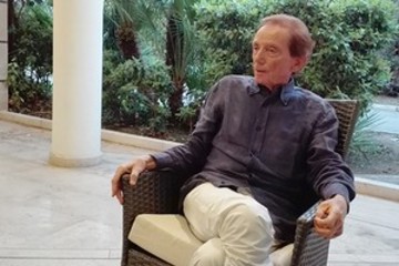 Oggi c'è «Sereno variabile» registrato a Trani. E Bevilacqua chiede al ladro «un ultimo sforzo: guardi bene nello zainetto, trovi e mi restituisca anche il gattino»