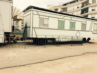 Spuntano caravan davanti ad una scuola di Trani, Loconte (Riva destra): «Ecco come dimenticano le nostre periferie»