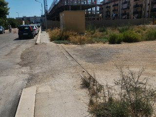 Nuovo anno scolastico a Trani, in via Grecia e via Portogallo si entra passando accanto al degrado