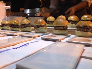 «Le vie del pane», bingo: mille persone in un lunedì qualunque. Con il cibo, Trani va sempre sul sicuro