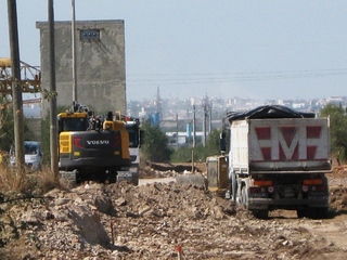 Trani - Andria,  sollievo dopo l'incidente sul cantiere. La Provincia: «Cavo non segnalato»