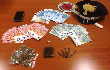 Spacciava in via Bebio, i Carabinieri di Trani arrestano 42enne. Nascondeva droga anche in casa