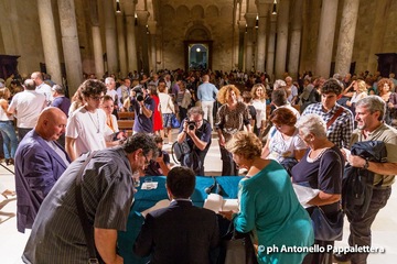 Mancuso ai Dialoghi di Trani: «Tra generare e degenerare, la bellezza vince sempre». Ancora pubblico record
