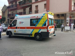Scontro tra bici e furgone in via De Robertis a Trani: ciclista in codice rosso ad Andria