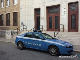 AGGIORNATO CON FOTO. Furto e danni alla De Amicis di Trani: rubati dei computer, scassinate delle porte