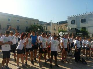 «Verso il Forum della salute», a Trani hanno marciato in trecento. Di Lernia: «Meno ospedali, più prevenzione»