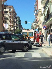Trani, auto contro moto in corso Imbriani: lievi ferite per il centauro e disagi per il traffico
