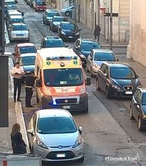 Investito un pedone in via Nicola de Roggiero a Trani: trauma facciale per l'uomo