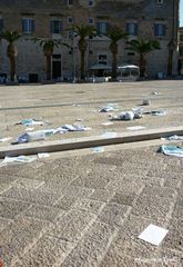 AGGIORNATO. Il Forum della salute lascia Trani con successo, ma si dimentica di rimettere piazza Quercia a posto