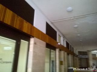 Trani, galleria vandalizzata già dopo poche ore. Ma i condomini non si fermano: entro pochi giorni illuminata mezza cupola