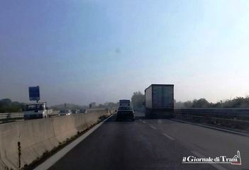 Principio d'incendio a bordo di un camion: rallentamenti e disagi sulla 16bis fra Trani e Bisceglie