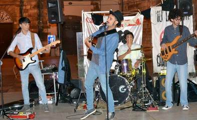 Oggi al Santo Graal «Giù le mani dalla zia», con la Rino Gaetano tribute band