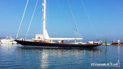 AGGIORNATO. Terminati i lavori in darsena: la barca a vela di lusso di Natuzzi è approdata a Trani