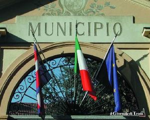 Terzo appuntamento della scuola politica del movimento Pol...etica oggi presso l'auditorium San Luigi di Trani