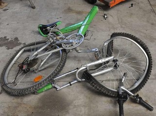 Investe ciclista e fugge via: testimone fornisce i particolari alla Polizia locale di Trani