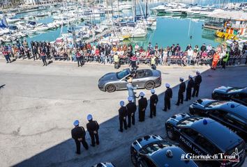 FOTO e TRAILER. «Loro chi» nelle sale dal 19 novembre: molte riprese realizzate a Trani lo scorso aprile