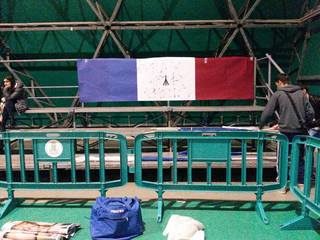 AGGIORNATO con VIDEO. Aquila azzurra Trani ancora a secco: sfiora la vittoria di ogni set, ma li perde tutti in casa contro Bari. Omaggio alla Francia